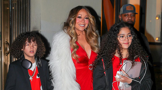 Mariah Carey oslavila Valentýna se svými dvojčaty. 