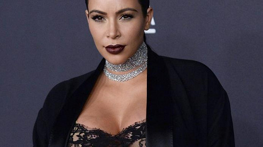 Kim Kardashian už údajně zhubla 8 kilogramů. 