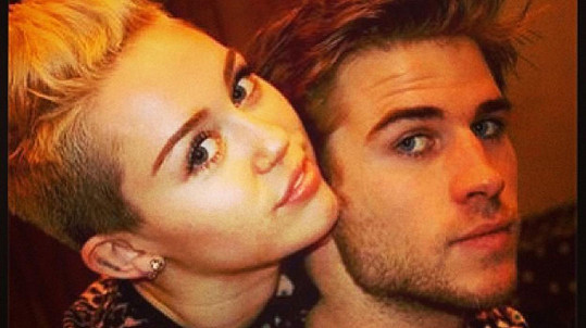 Miley a Liam obnovili zasnoubení.
