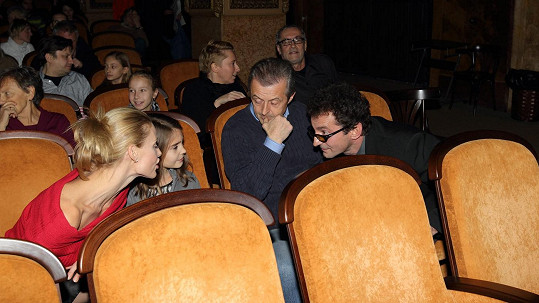 Ondřej Vetchý s rodinkou na premiéře filmu Jak jsme hráli čáru.