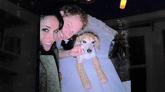 Harry a Meghan zveřejnili fotku z večera, kdy se zasnoubili.