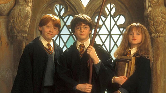 Hvězdy Harryho Pottera si díky filmům přišly na slušné jmění. 