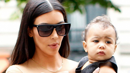 Kim Kardashian na nákupy vzala i téměř roční dceru North.