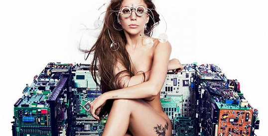 Úplně nahá, a přesto vkusná: Lady Gaga představila umělecky laděné fotky k nové desce
