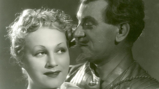 Adina Mandlová se Zdeňkem Štěpánkem ve filmu Cech panen kutnohorských (1938)