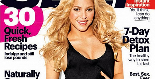 Shakira nadchla vysportovanou figurou na obálce časopisu jen sedm měsíců po porodu