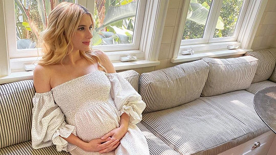 Emma Roberts čeká první dítě.