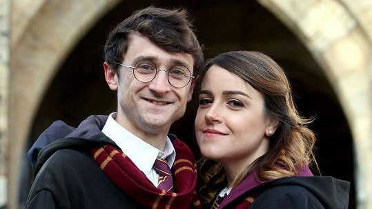 Luke Williams a Kathryn Burnett fungují jako dvojníci Harryho Pottera a Hermiony.
