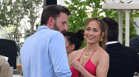 Vážně už 53? Jennifer Lopez oslavila narozeniny s manželem a dětmi v Paříži.