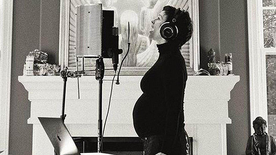 Alanis Morissette čeká třetí dítě.
