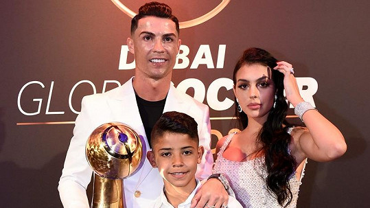 Cristiano Ronaldo se synem Cristianem a přítelkyní Georginou