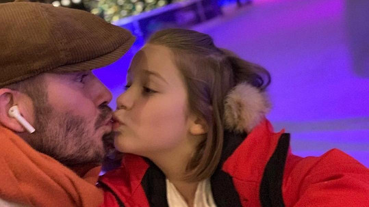 Tento snímek Beckhama s dcerou Harper pobouřil některé sledující. 