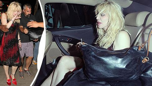 Courtney Love se nálepky alkoholičky asi nezbaví.