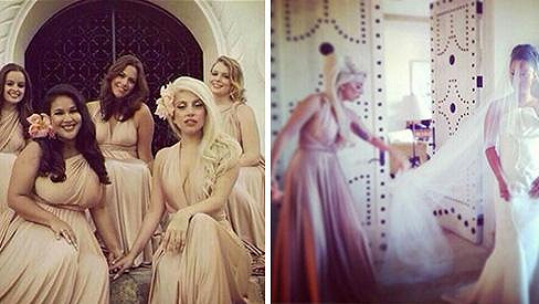 Lady Gaga s ostatními kamarádkami na fotografii ze svatby