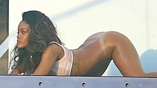 Trénuje Rihanna na roli v erotickém filmu?