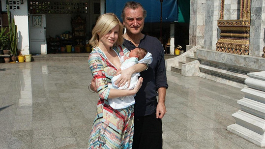 Leona Machálková s Bořkem Šípkem a malým Arturem