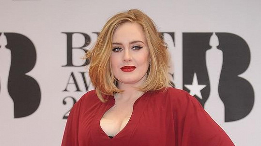 Adele ví, že není dokonalá.