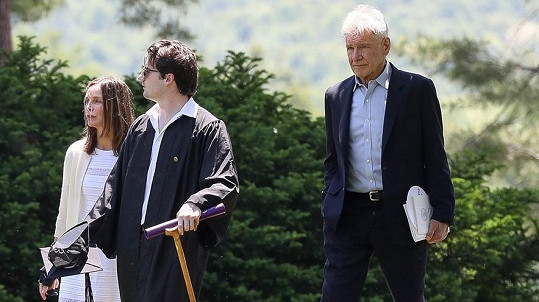 Harrison Ford a Calista Flockhart na promoci syna Liama. 