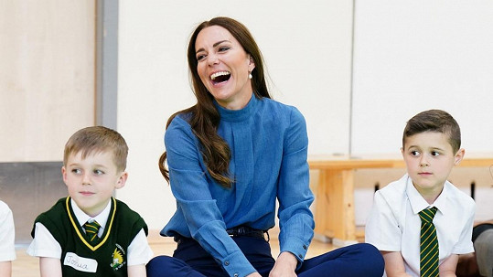 Vévodkyně Kate při návštěvě školy ve Skotsku.