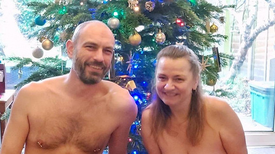 Helen a Simon Berrimanovi slaví Vánoce zásadně nazí. 