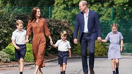 Kate a William vedli děti do školy