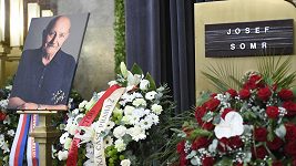 Záznam: Poslední rozloučení s Josefem Somrem ve strašnickém krematoriu