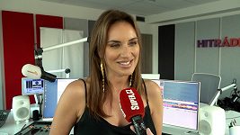 Z přehlídkového mola k mikrofonu: Vnadná Lucie Šlégrová mění profesi a po mateřské nastupuje do rádia